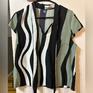 SHEIN Black, White, and Green Wavy Stripe Blouse